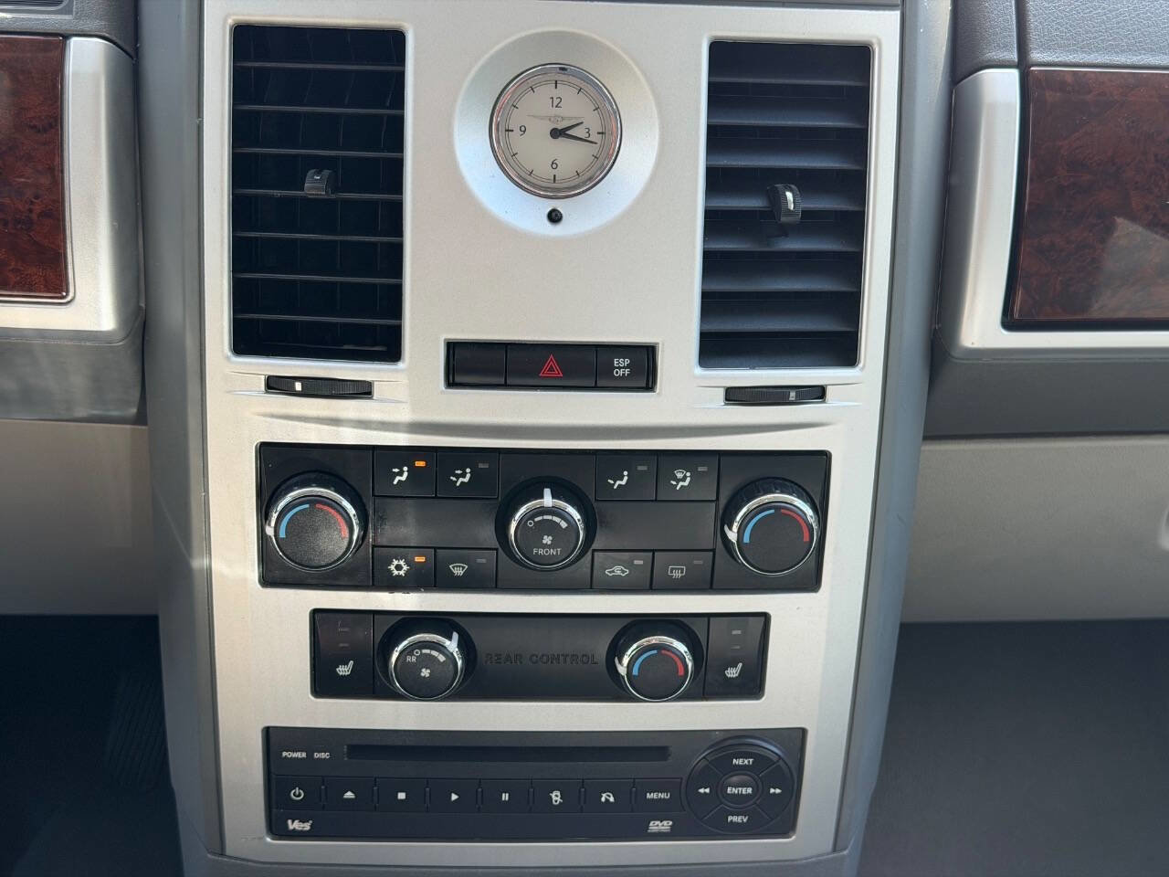 Used 2010 Chrysler Town & Country Touring w/ Entertainment Group #2 image 31