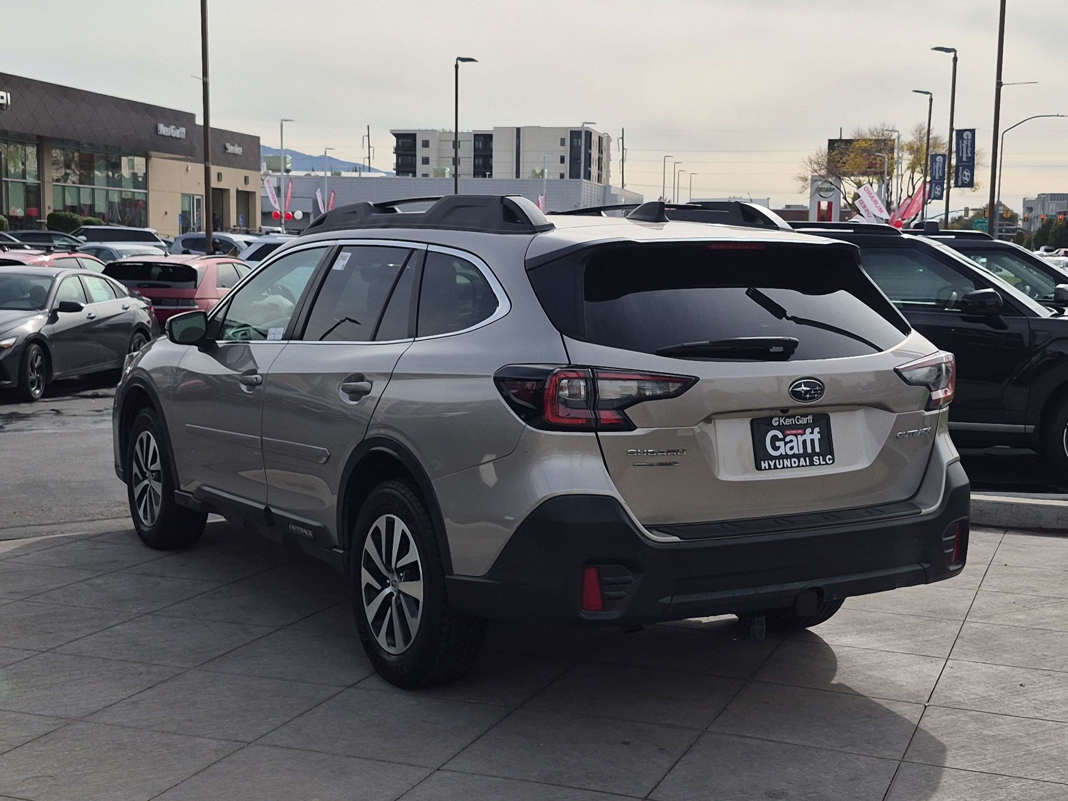Used 2020 Subaru Outback Premium w/ Popular Package #1 AWD/4WD image 7