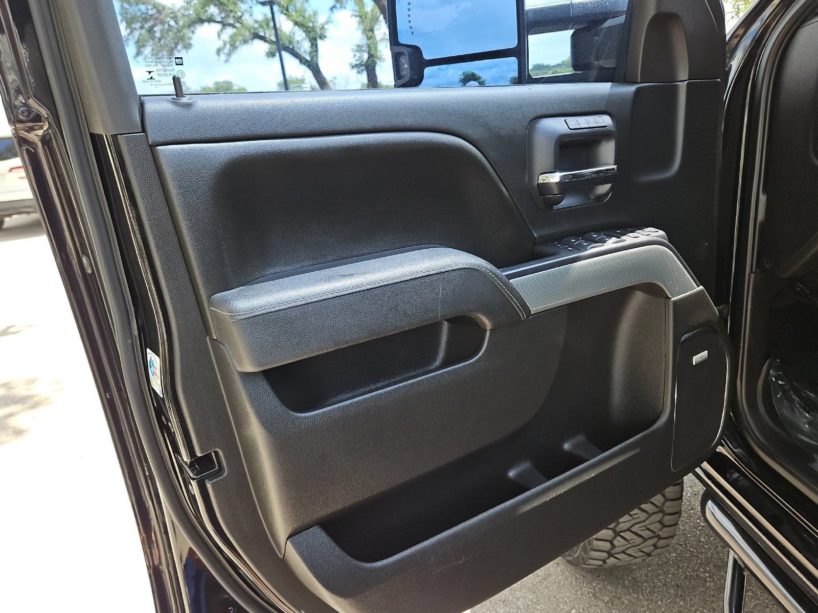 Used 2015 Chevrolet Silverado 2500 LTZ w/ Duramax Plus Package AWD/4WD image 10
