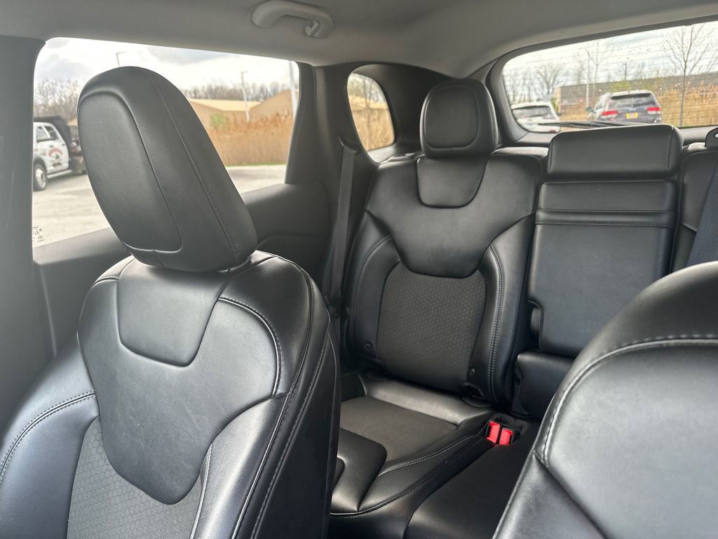 Used 2019 Jeep Cherokee Latitude Plus w/ Cold Weather Group image 15