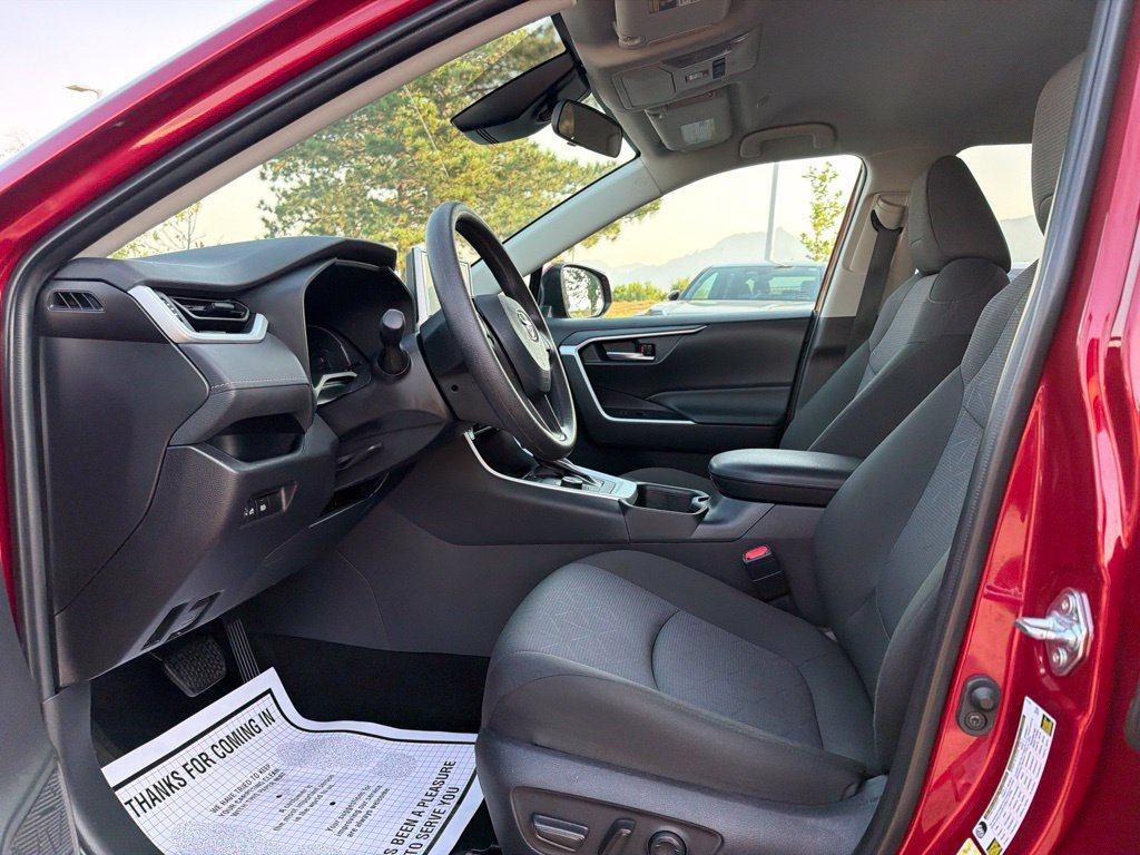 Used 2025 Toyota RAV4 XLE AWD/4WD image 24