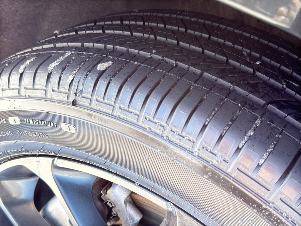 Used 2023 Chrysler Pacifica Touring-L w/ S Appearance Package image 11