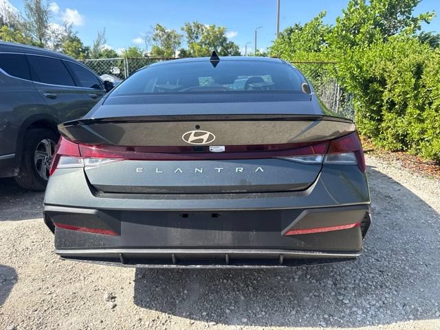 Used 2025 Hyundai Elantra Sport FWD image 8