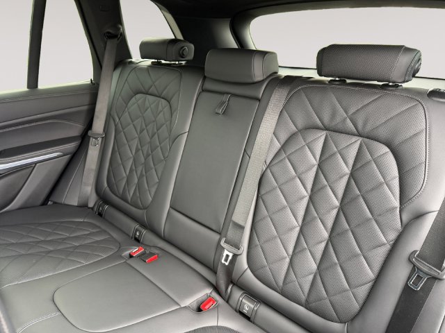 Certified 2025 BMW X5 xDrive40i AWD/4WD image 13