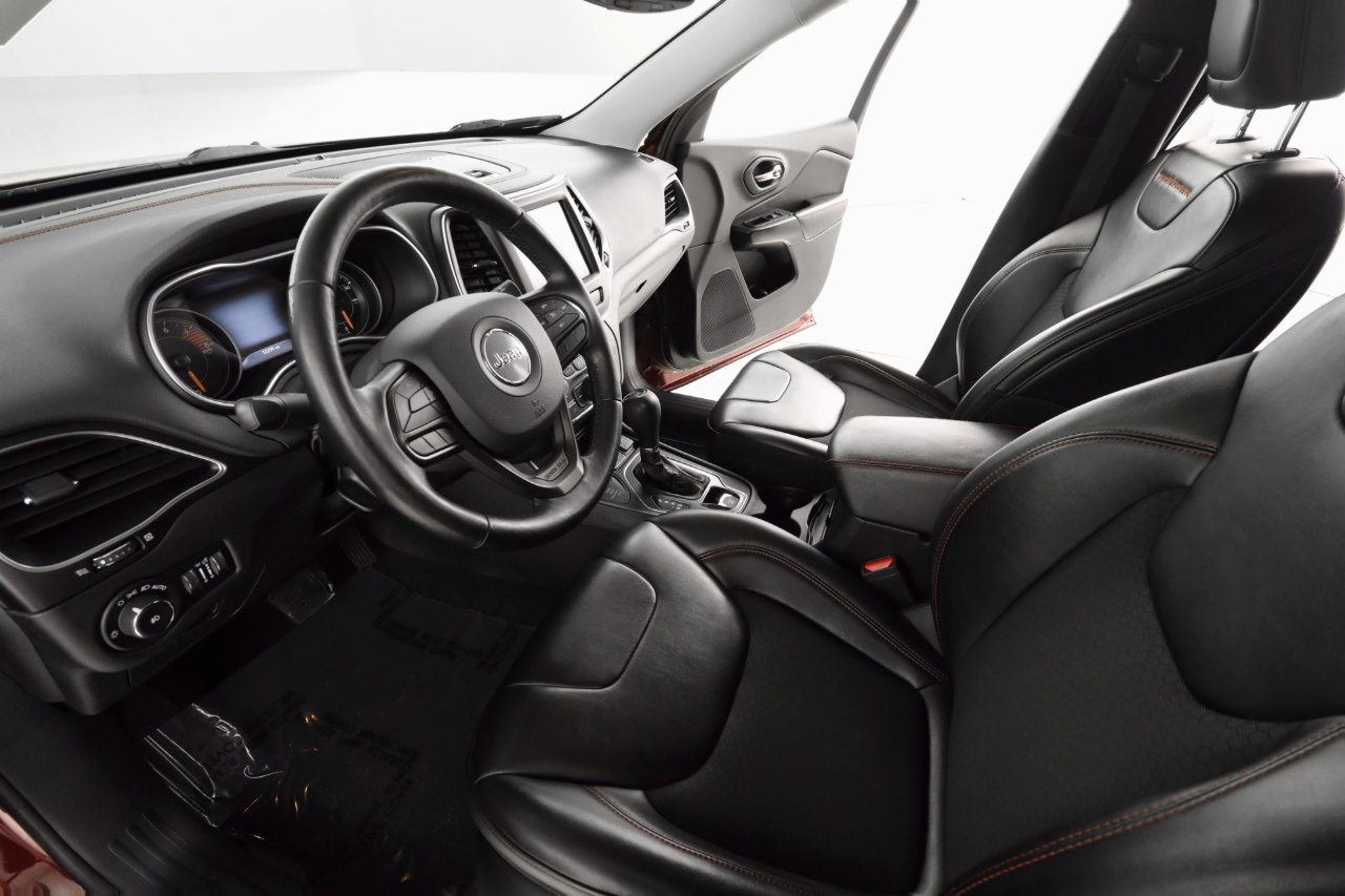 Used 2020 Jeep Cherokee Trailhawk w/ Cold Weather Group image 11