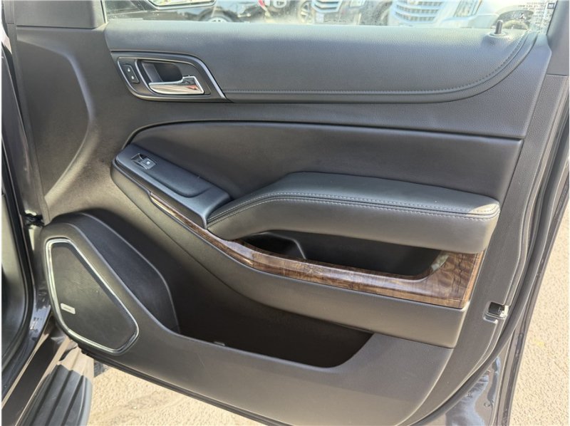 Used 2018 Chevrolet Suburban LT w/ Luxury Package RWD image 30