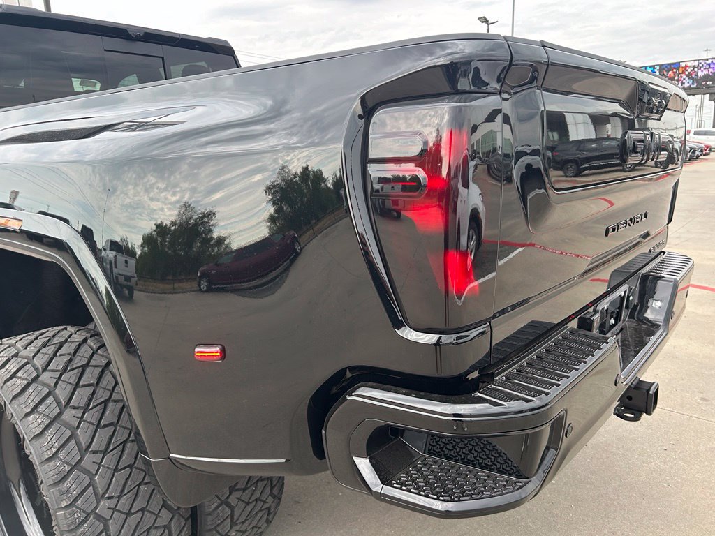New 2026 GMC Sierra 3500 Denali Ultimate w/ LPO, Black Badging Package AWD/4WD image 16