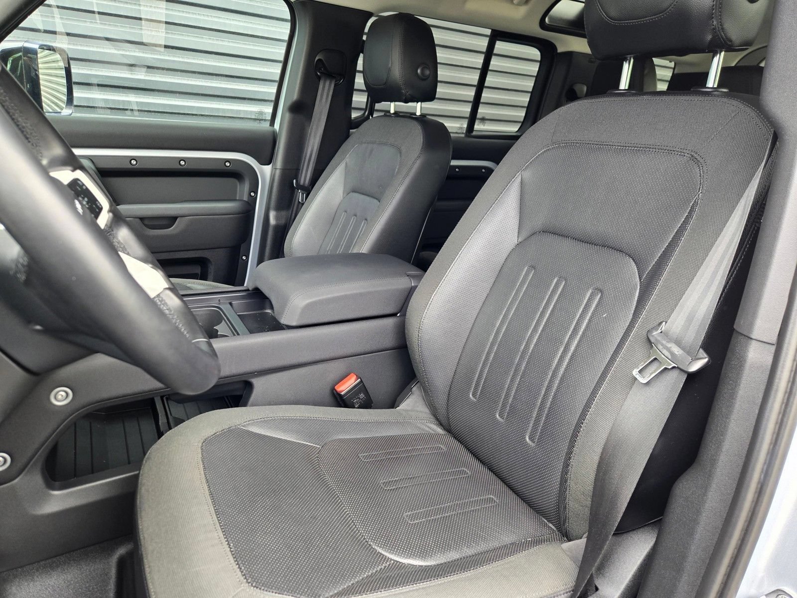 Used 2020 Land Rover Defender 110 SE AWD/4WD image 21