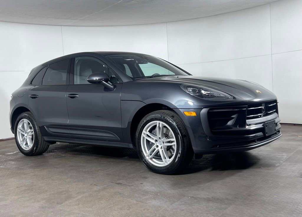 Certified 2025 Porsche Macan image 9