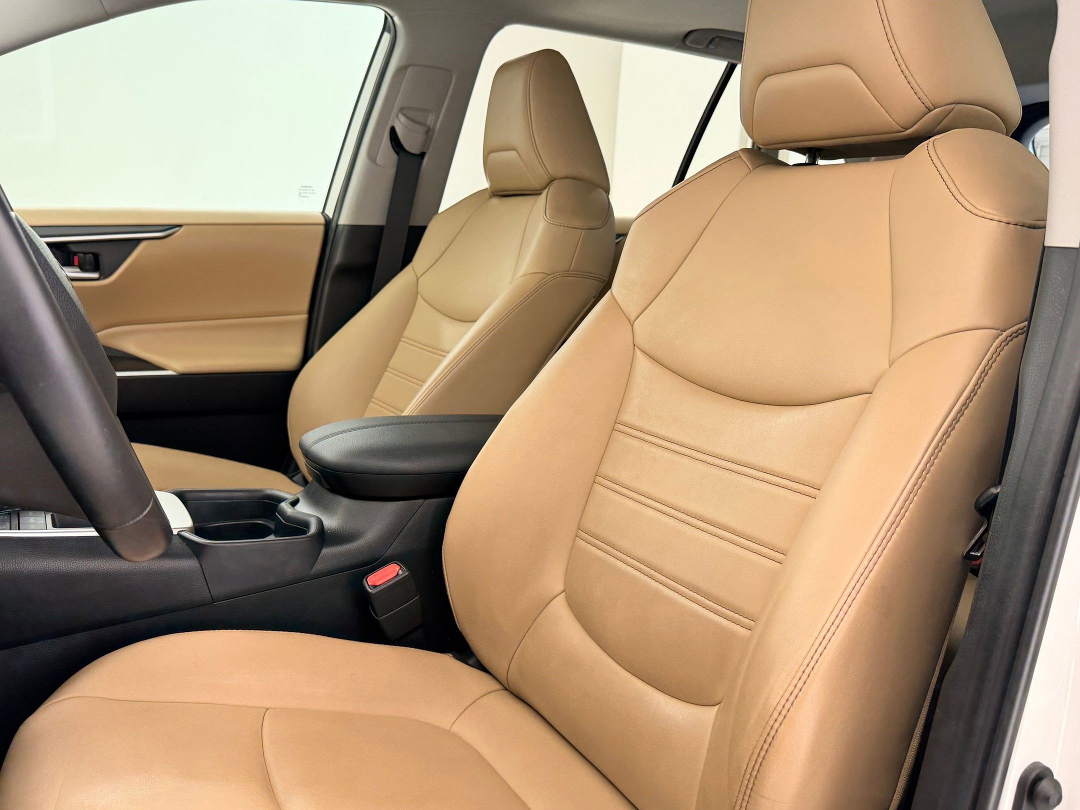 Used 2019 Toyota RAV4 XLE Premium image 23