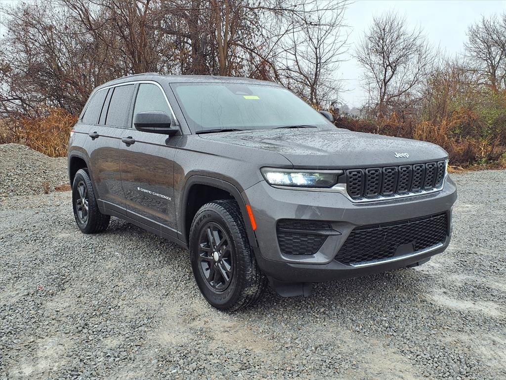 Used 2024 Jeep Grand Cherokee Laredo image 24