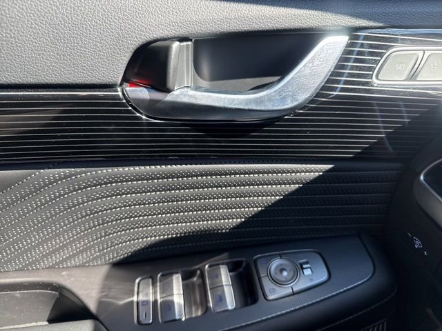 Used 2025 Hyundai Palisade Calligraphy image 19