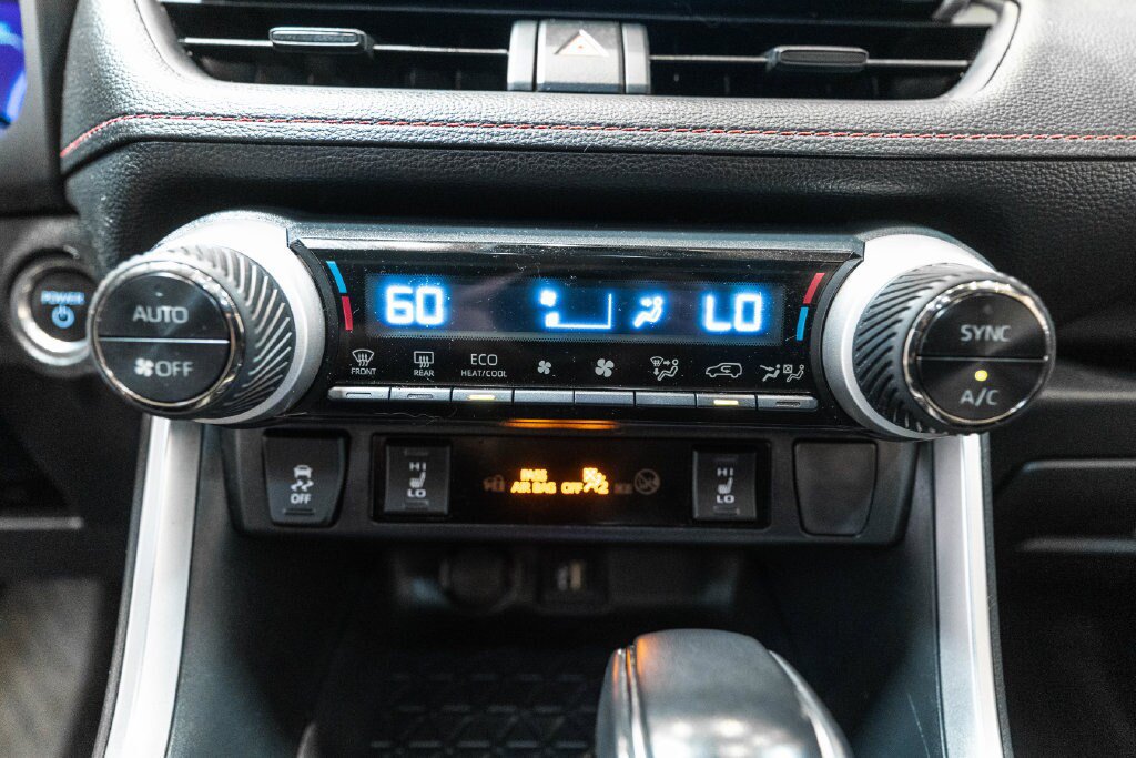 Used 2024 Toyota RAV4 SE w/ Weather & Moonroof Package AWD/4WD image 28