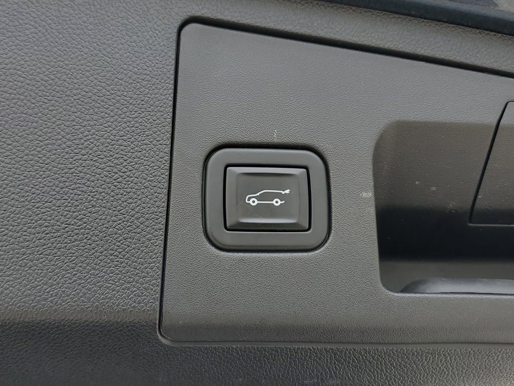 Used 2020 Cadillac XT4 Sport w/ Cold Weather Package FWD image 11