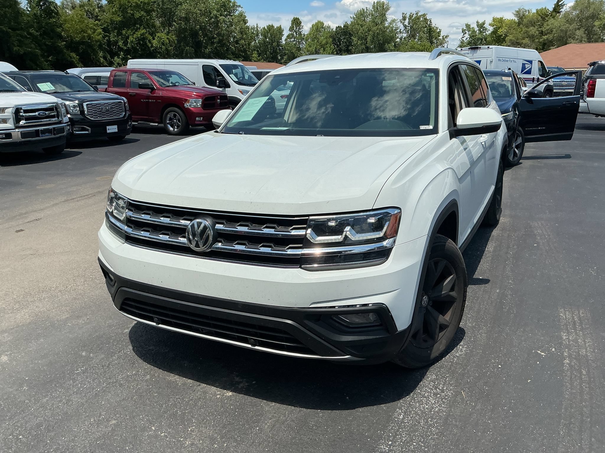 Used 2018 Volkswagen Atlas SE FWD image 2
