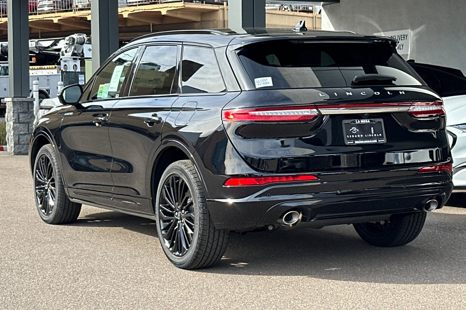 New 2025 Lincoln Corsair Reserve w/ Equipment Group 202A image 5