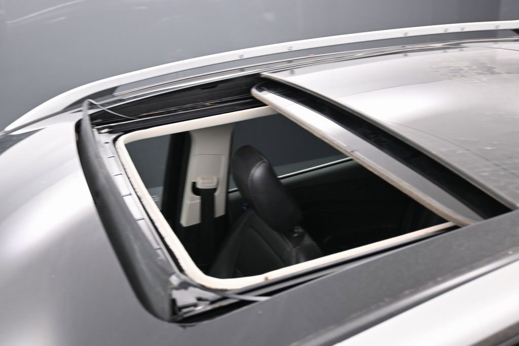 Used 2018 Ford Escape Titanium image 11