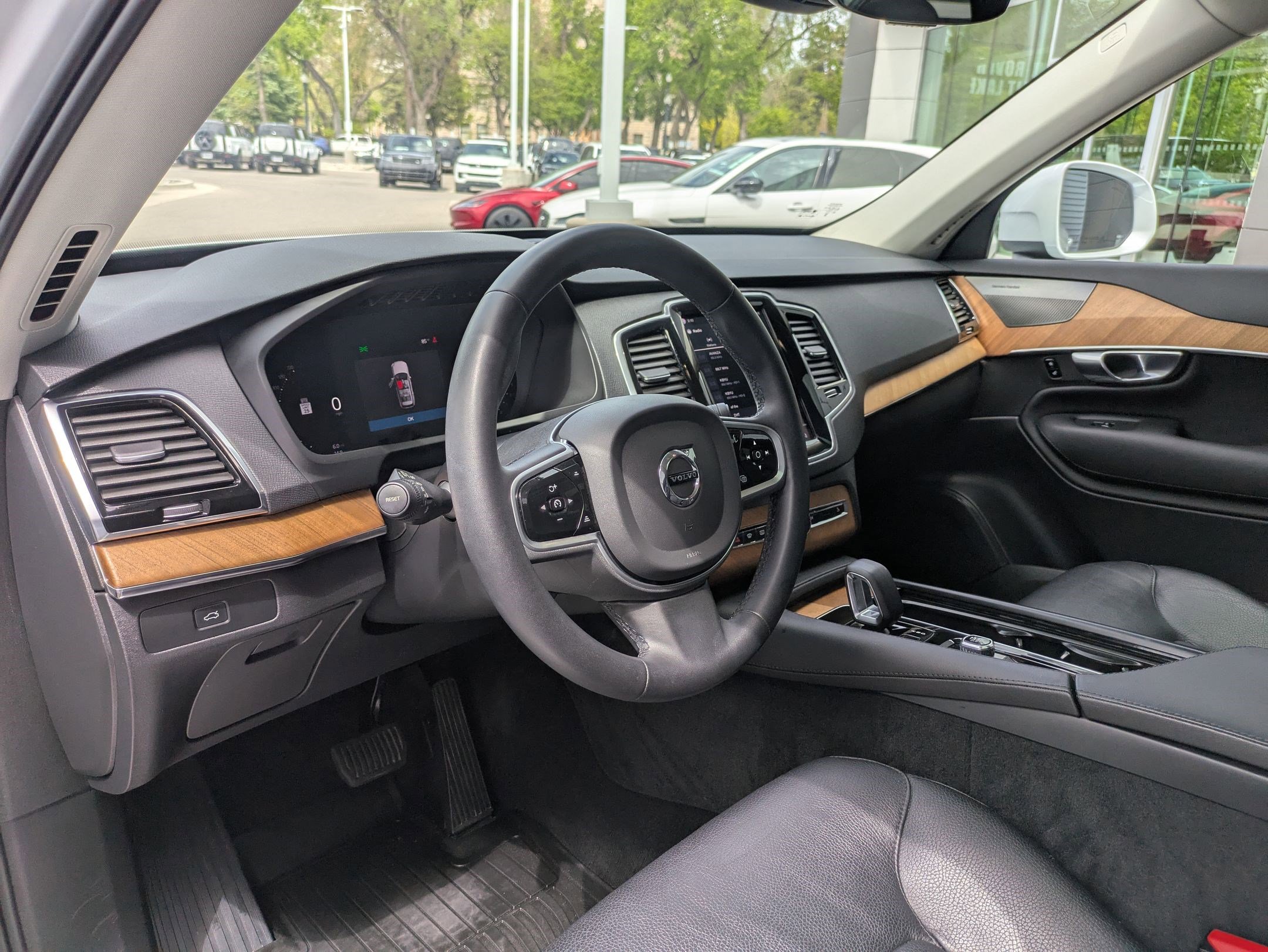 Used 2023 Volvo XC90 B6 Plus w/ Protection Package Premier AWD/4WD image 14