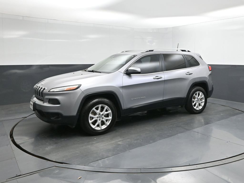 Used 2018 Jeep Cherokee Latitude Plus w/ Comfort/Convenience Group AWD/4WD image 34
