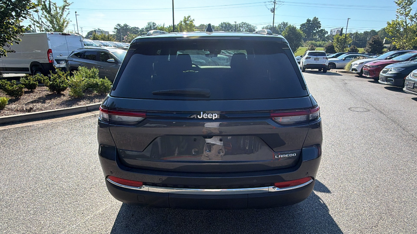 Used 2025 Jeep Grand Cherokee Laredo X RWD image 9
