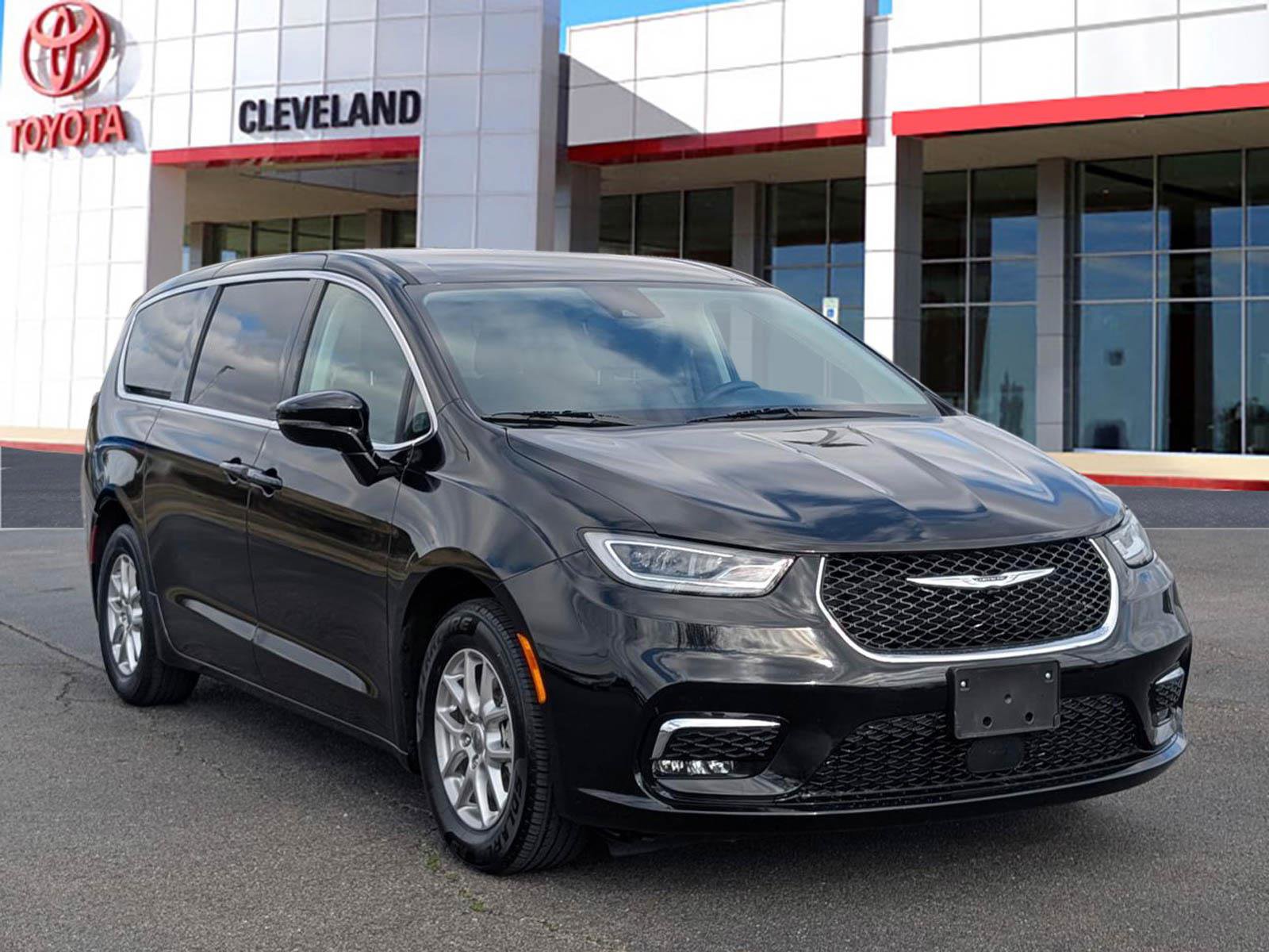 Used 2024 Chrysler Pacifica Touring-L video 1