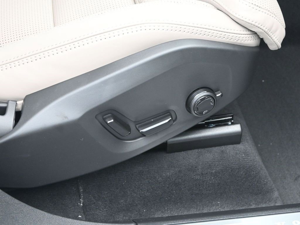 New 2026 Volvo XC90 B6 Ultra image 37
