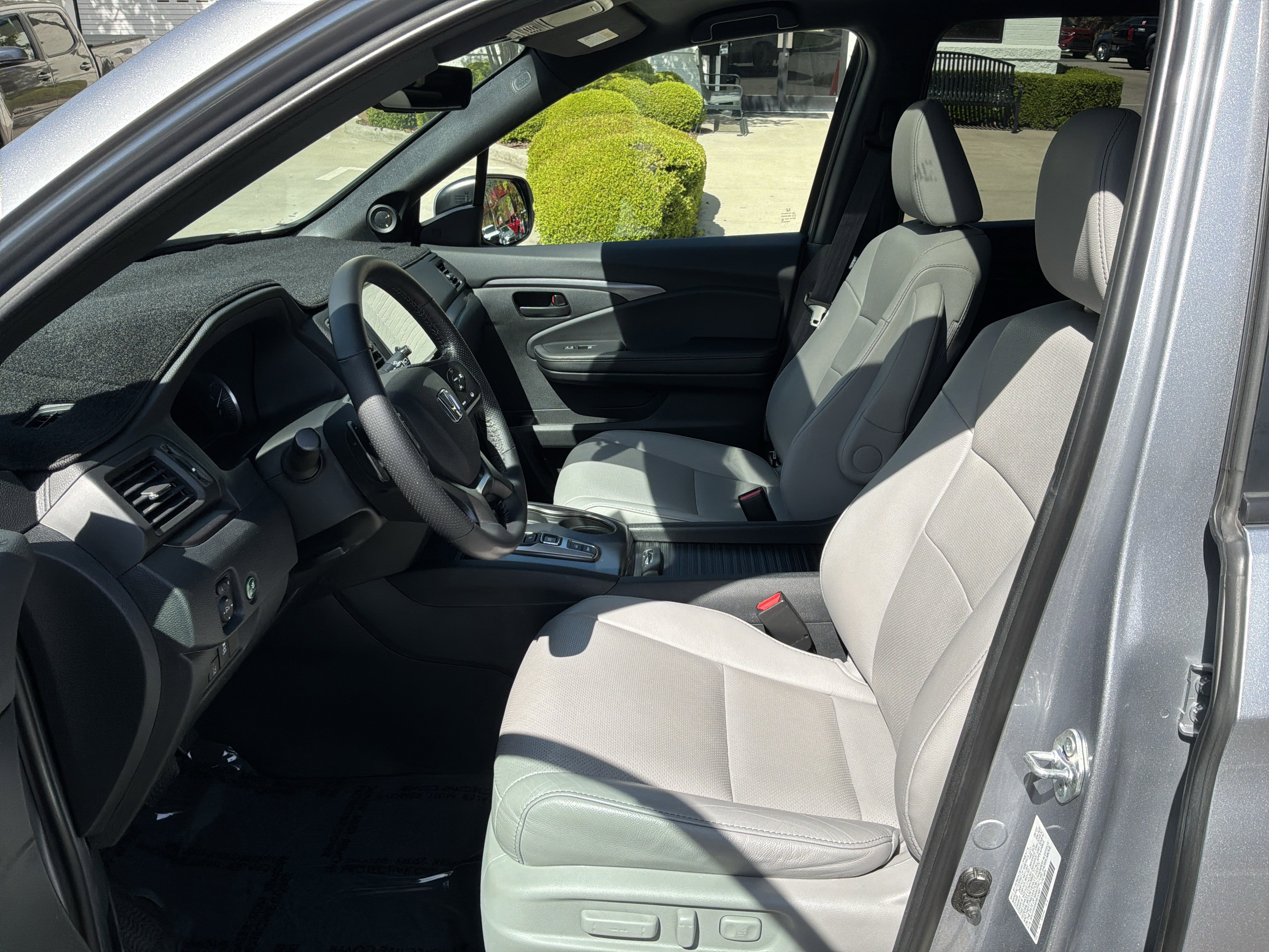Used 2023 Honda Passport EX-L image 16