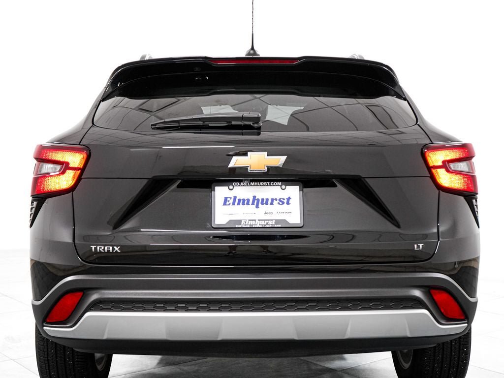 Used 2024 Chevrolet Trax LT w/ Sunroof Package FWD image 6
