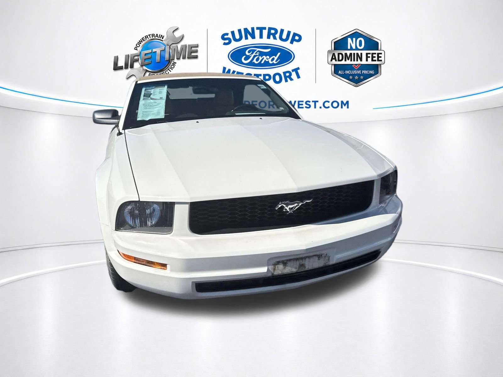 Used 2005 Ford Mustang Convertible RWD image 3