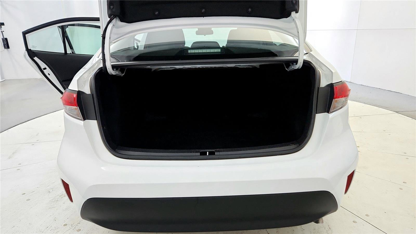 Certified 2023 Toyota Corolla LE image 30