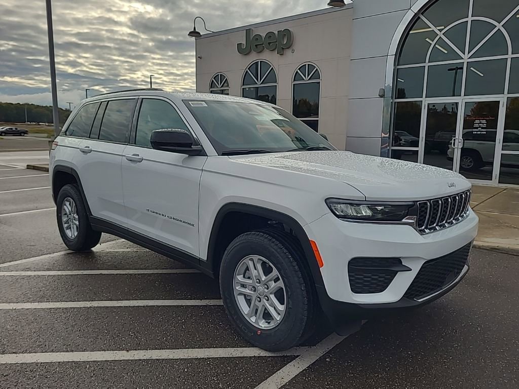 New 2025 Jeep Grand Cherokee Laredo w/ Luxury Tech Group I image 2