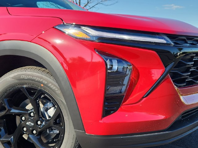 New 2026 Chevrolet Trax LT w/ Sunroof Package FWD image 9
