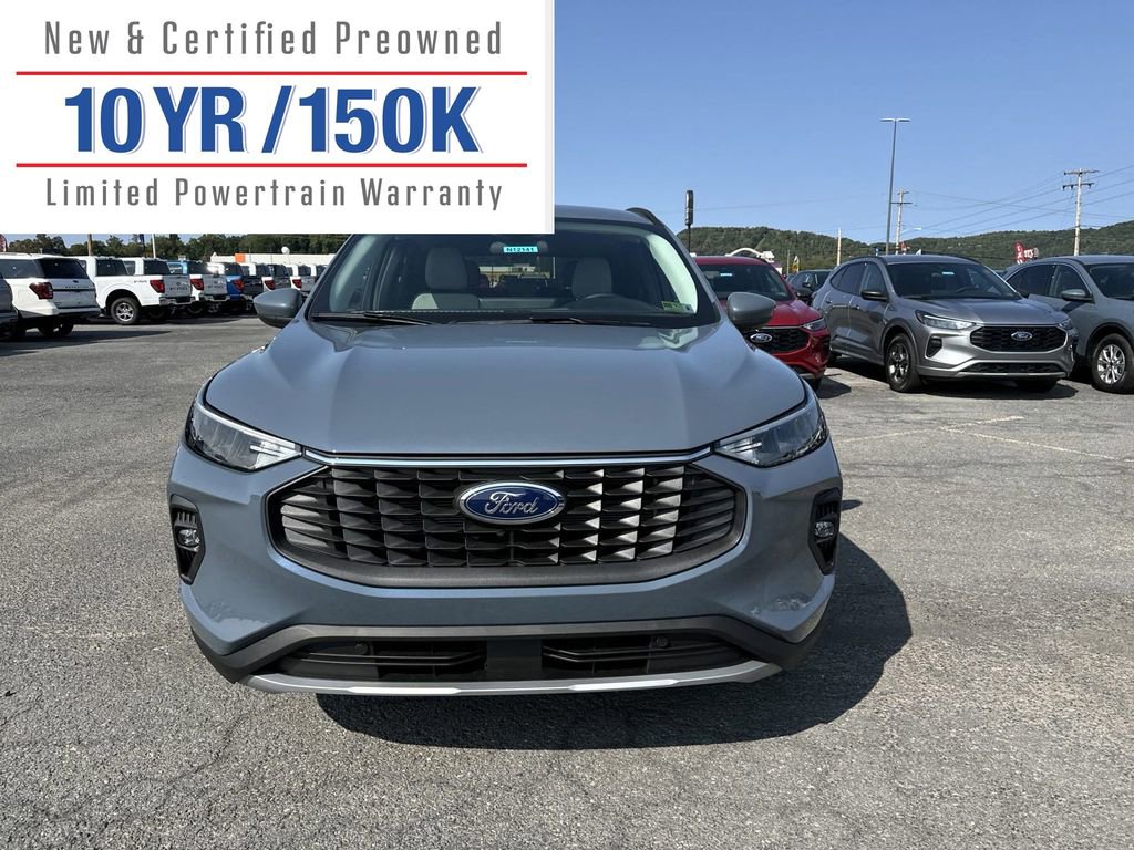 Used 2024 Ford Escape SE image 2