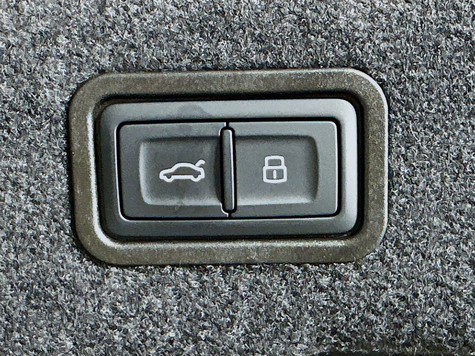 Used 2025 Audi S8 AWD/4WD image 41