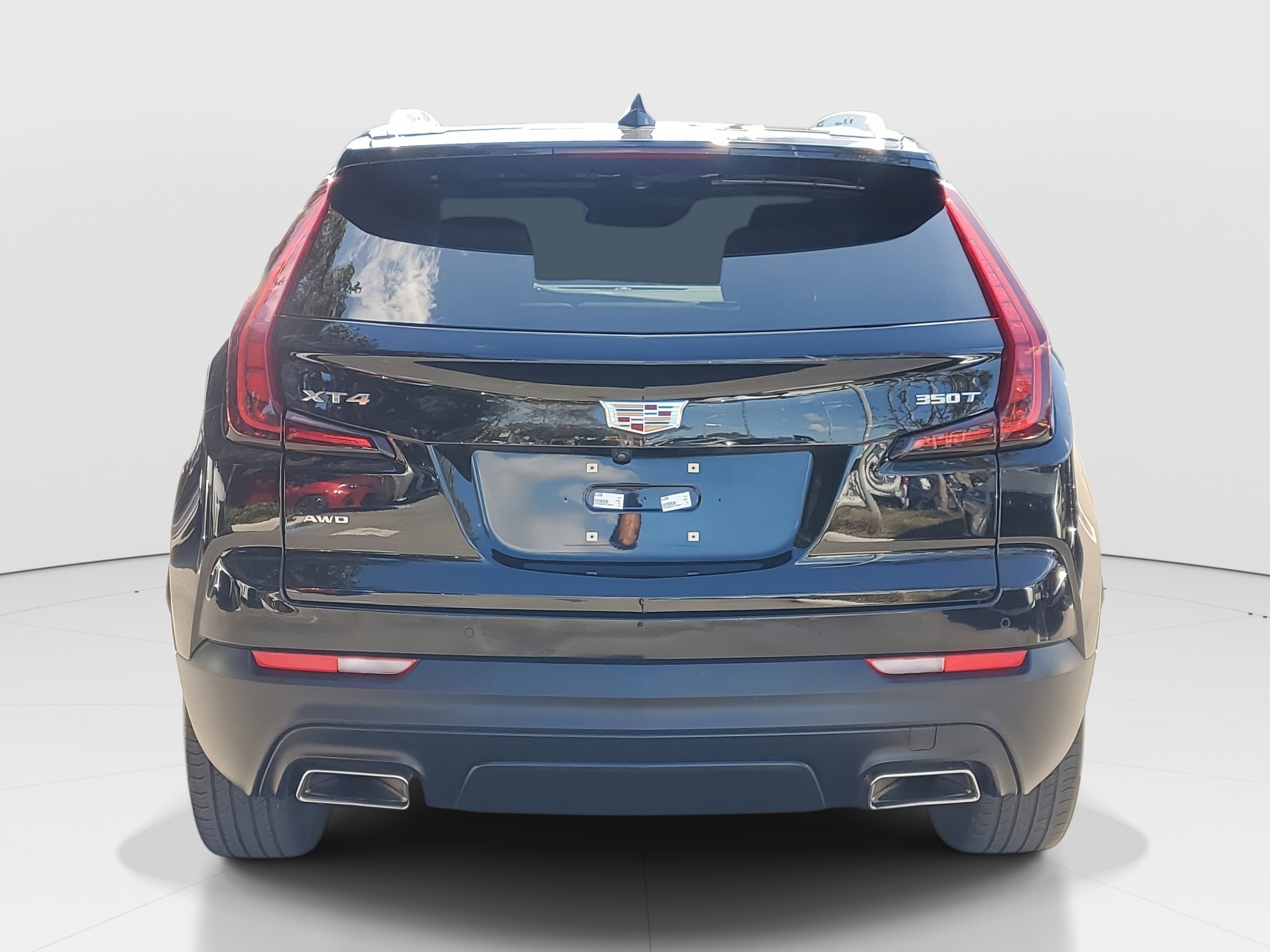 Used 2023 Cadillac XT4 Luxury w/ Cold Weather Package image 6