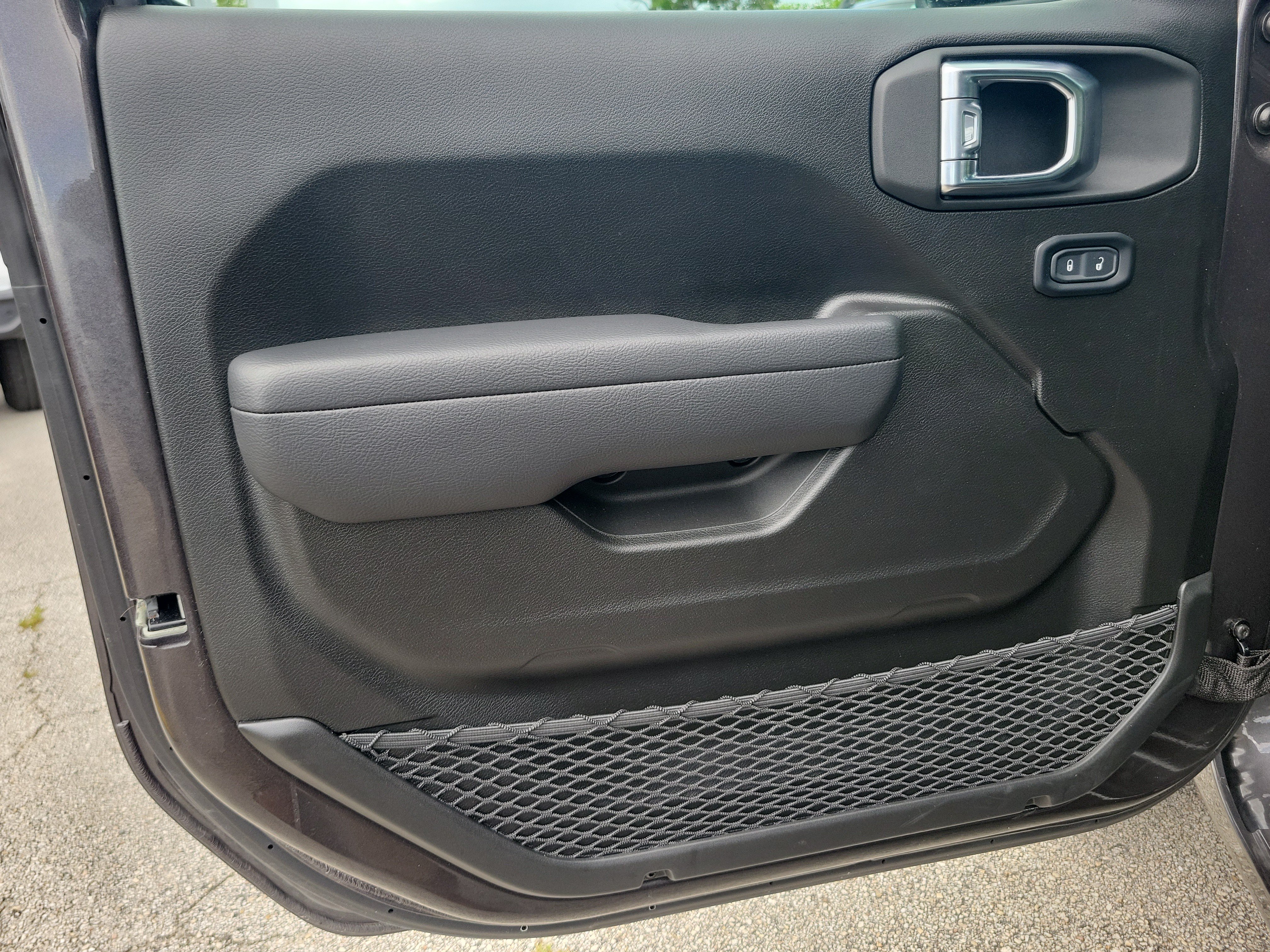 Used 2025 Jeep Wrangler Unlimited Sport AWD/4WD image 16