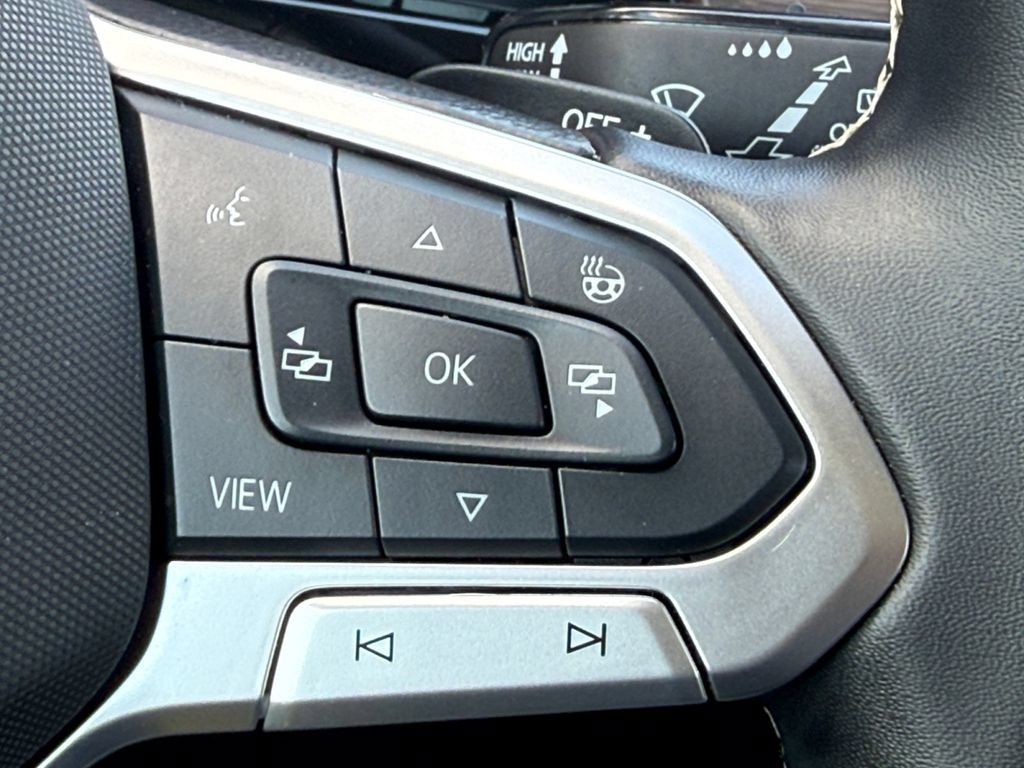 Used 2025 Volkswagen Atlas SEL AWD/4WD image 19
