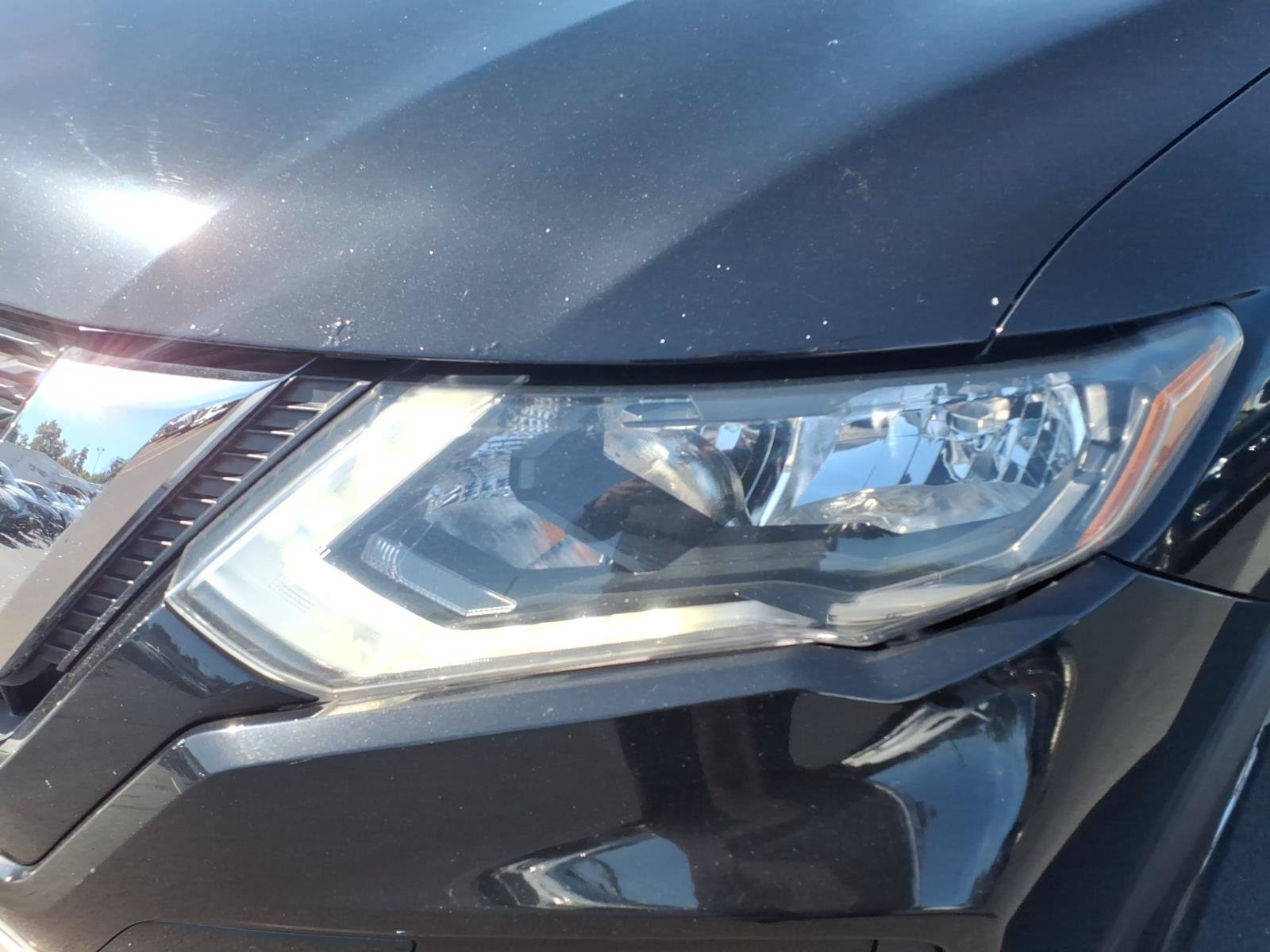 Used 2018 Nissan Rogue SV AWD/4WD image 11