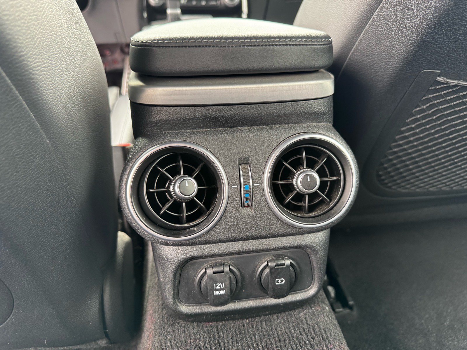 Used 2018 Kia Stinger GT1 AWD/4WD image 16