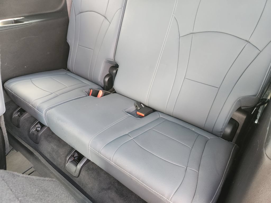 Used 2022 Buick Enclave Essence w/ Sport Touring Edition FWD image 29