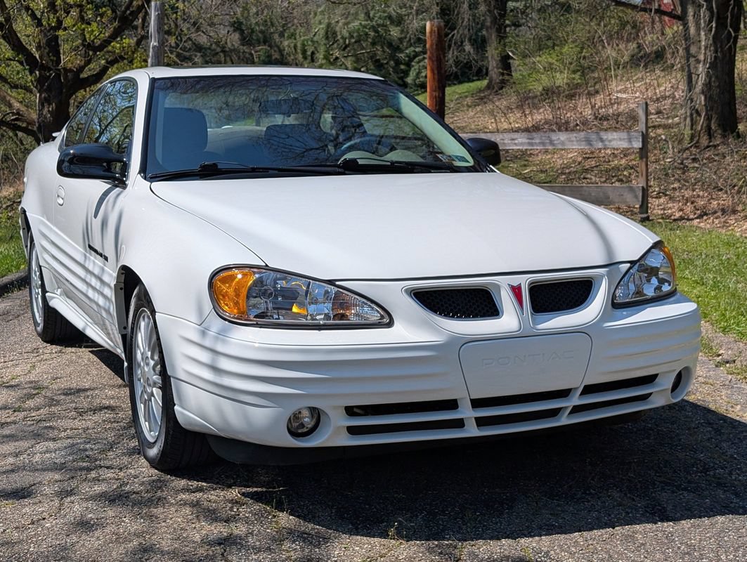 Used 2001 Pontiac Grand Am SE w/ Solid Value Appearance Pkg FWD image 2