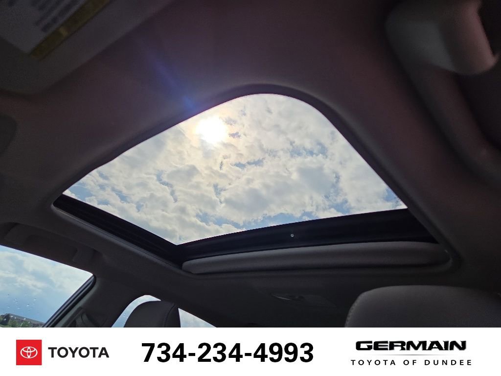 Used 2014 Toyota Corolla LE FWD image 16
