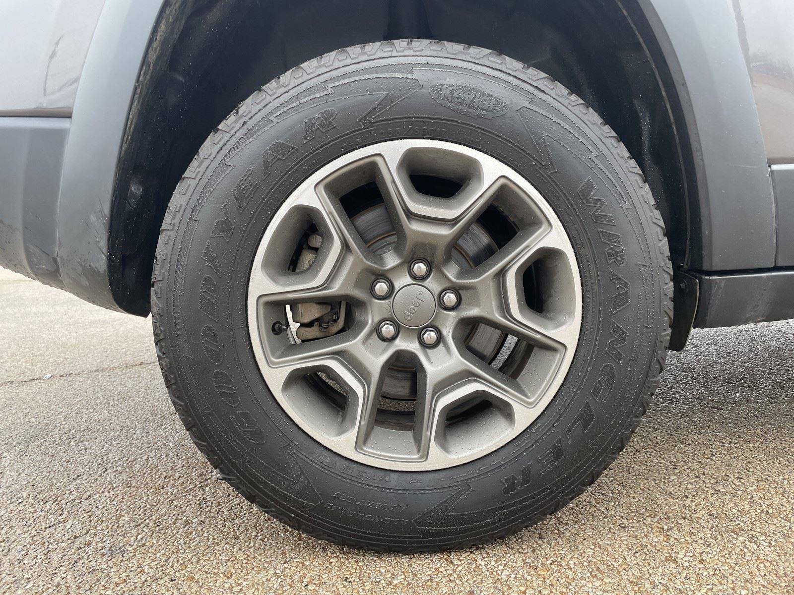 Used 2020 Jeep Cherokee Trailhawk w/ Cold Weather Group image 35