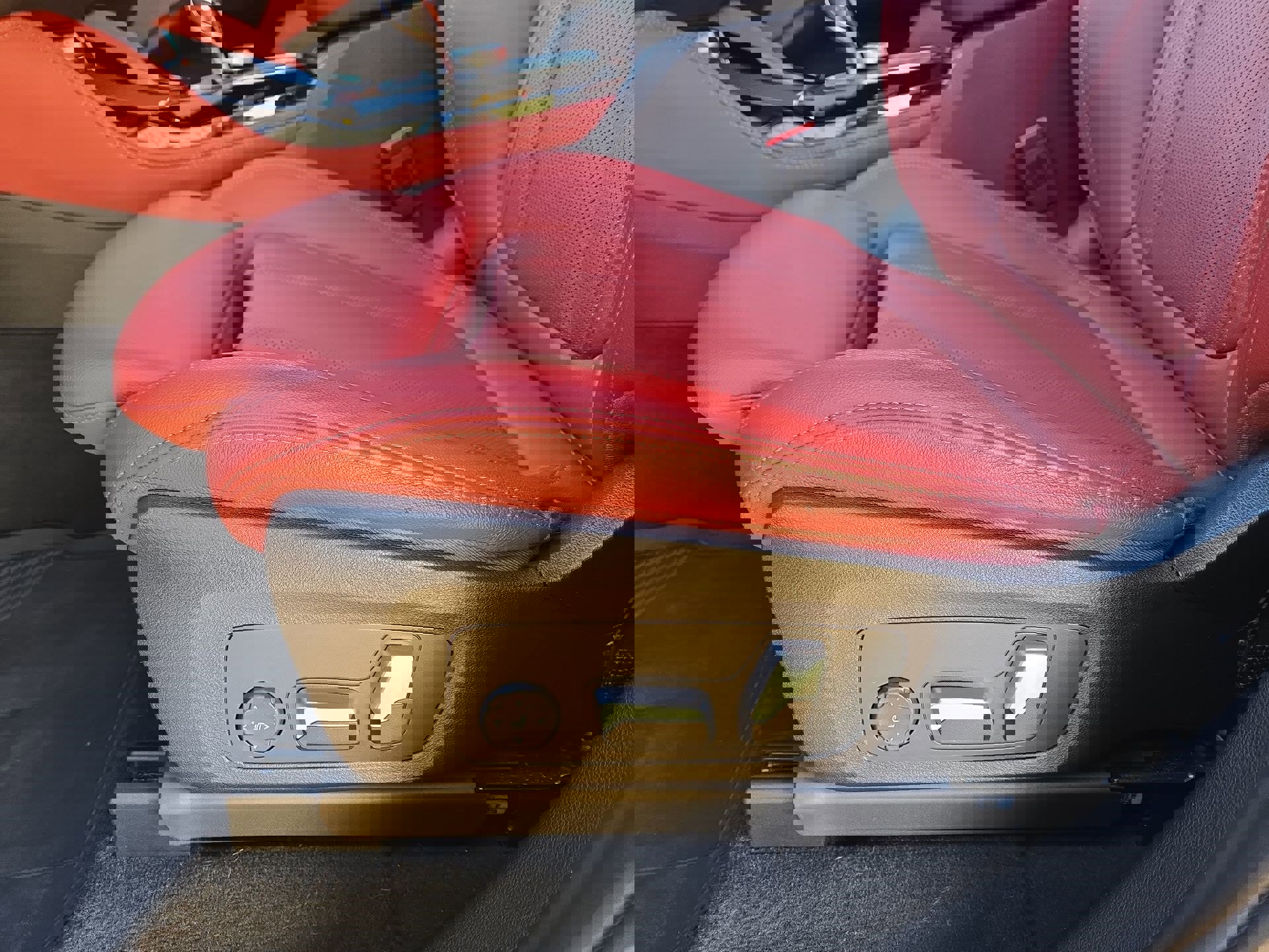 Certified 2023 BMW X4 xDrive30i w/ Premium Package image 17