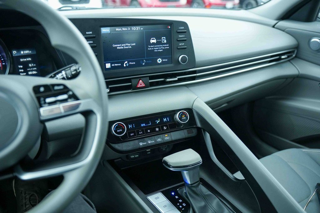 Used 2022 Hyundai Elantra SEL image 30