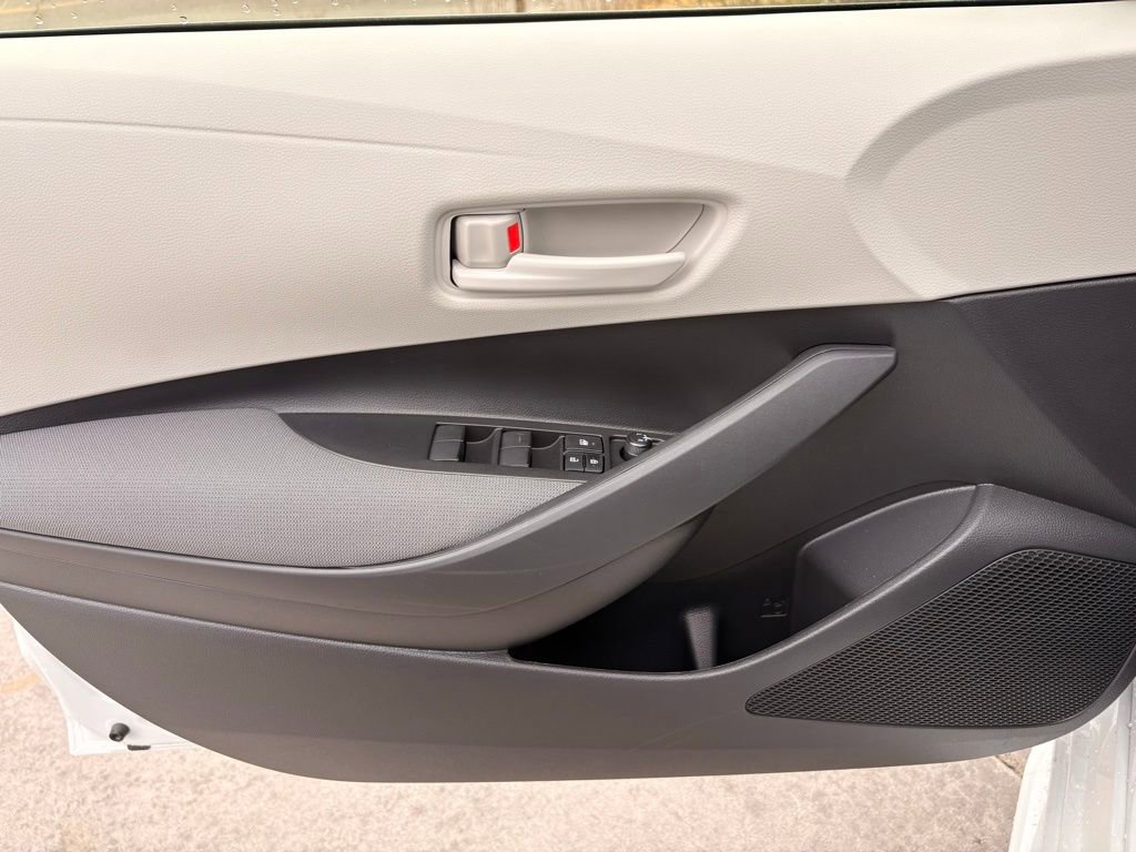 Used 2026 Toyota Corolla LE image 8