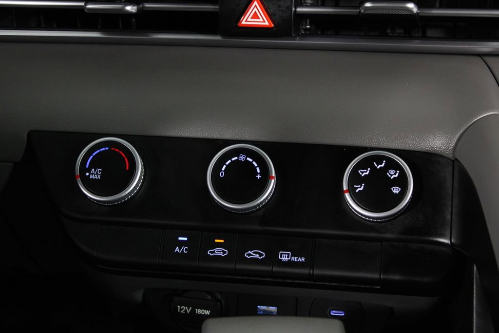 Certified 2025 Hyundai Elantra SE FWD image 22