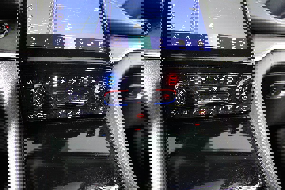 Used 2023 Jeep Grand Cherokee 30th Anniversary image 26