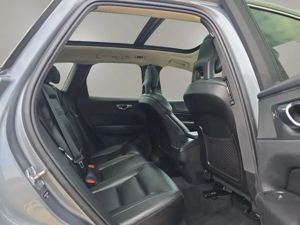 Used 2018 Volvo XC60 T5 Momentum w/ Vision Package AWD/4WD image 44