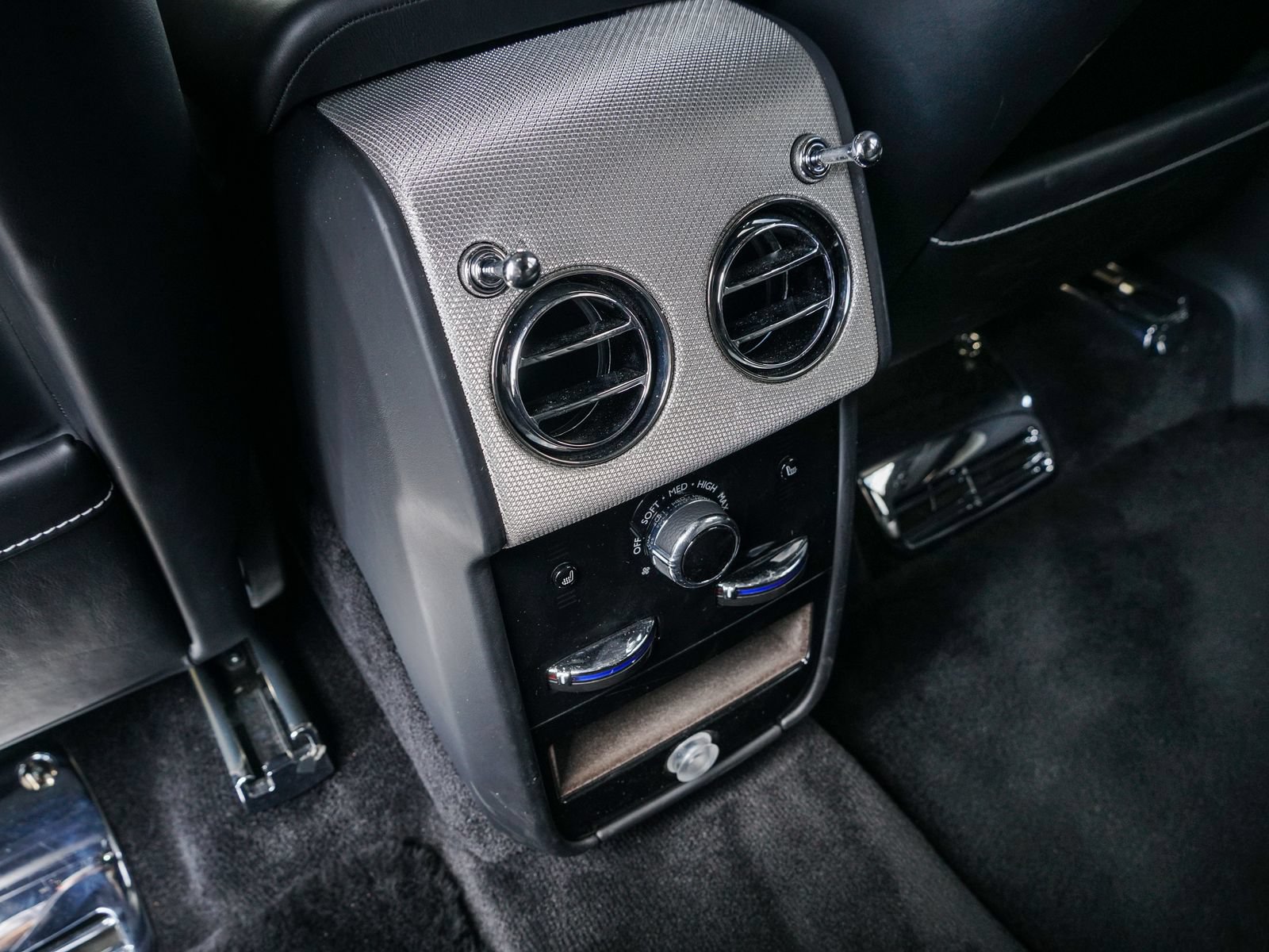 Certified 2024 Rolls-Royce Cullinan AWD/4WD image 26